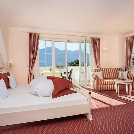 Kristall Hotel 4*